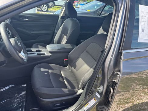 Used 2025 Nissan Altima 2.5 SV FWD image 37