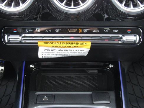 New 2025 Mercedes-Benz GLA 35 AMG 4MATIC image 35