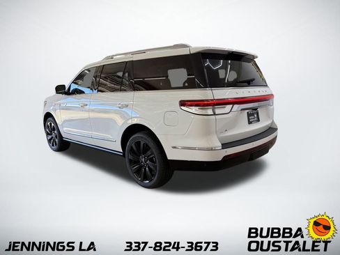 Used 2023 Lincoln Navigator Reserve image 3