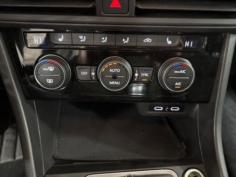 Certified 2022 Volkswagen Jetta SE image 18