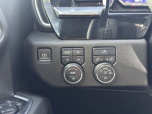 Used 2024 Chevrolet Silverado 1500 RST w/ Z71 Off-Road Package AWD/4WD image 27