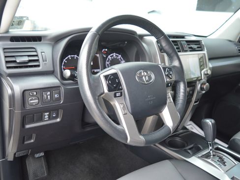 Used 2023 Toyota 4Runner SR5 Premium w/ Moonroof Package RWD image 32