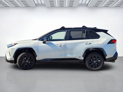 Used 2022 Toyota RAV4 XSE AWD/4WD image 15