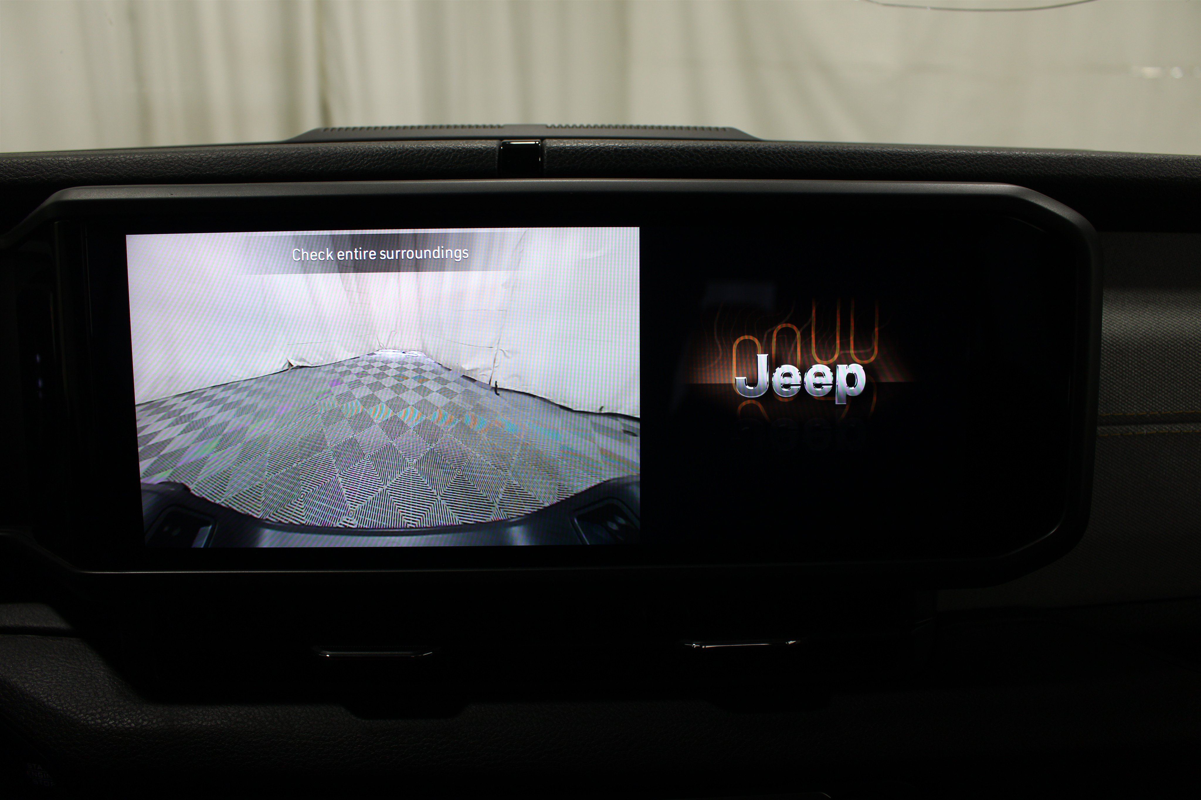 Used 2025 Jeep Gladiator Sport AWD/4WD image 16