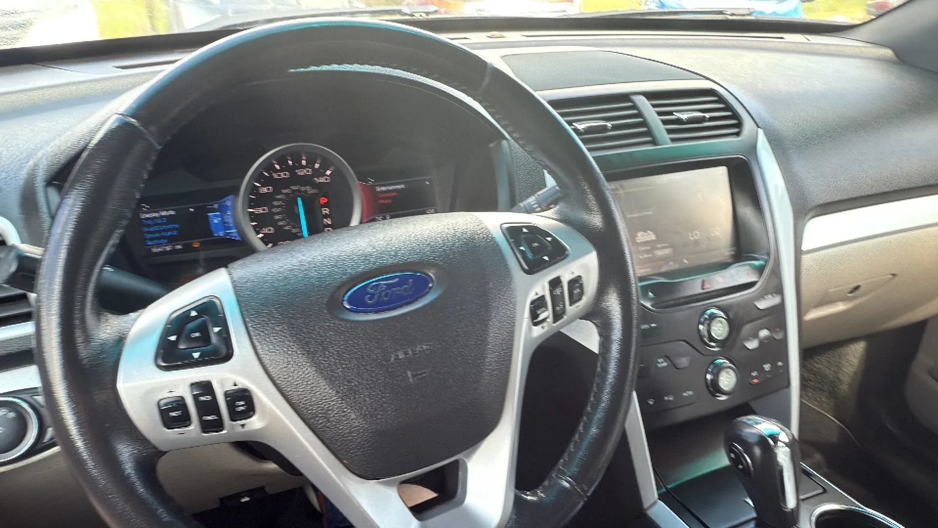Used 2014 Ford Explorer XLT w/ Equipment Group 201A FWD image 30