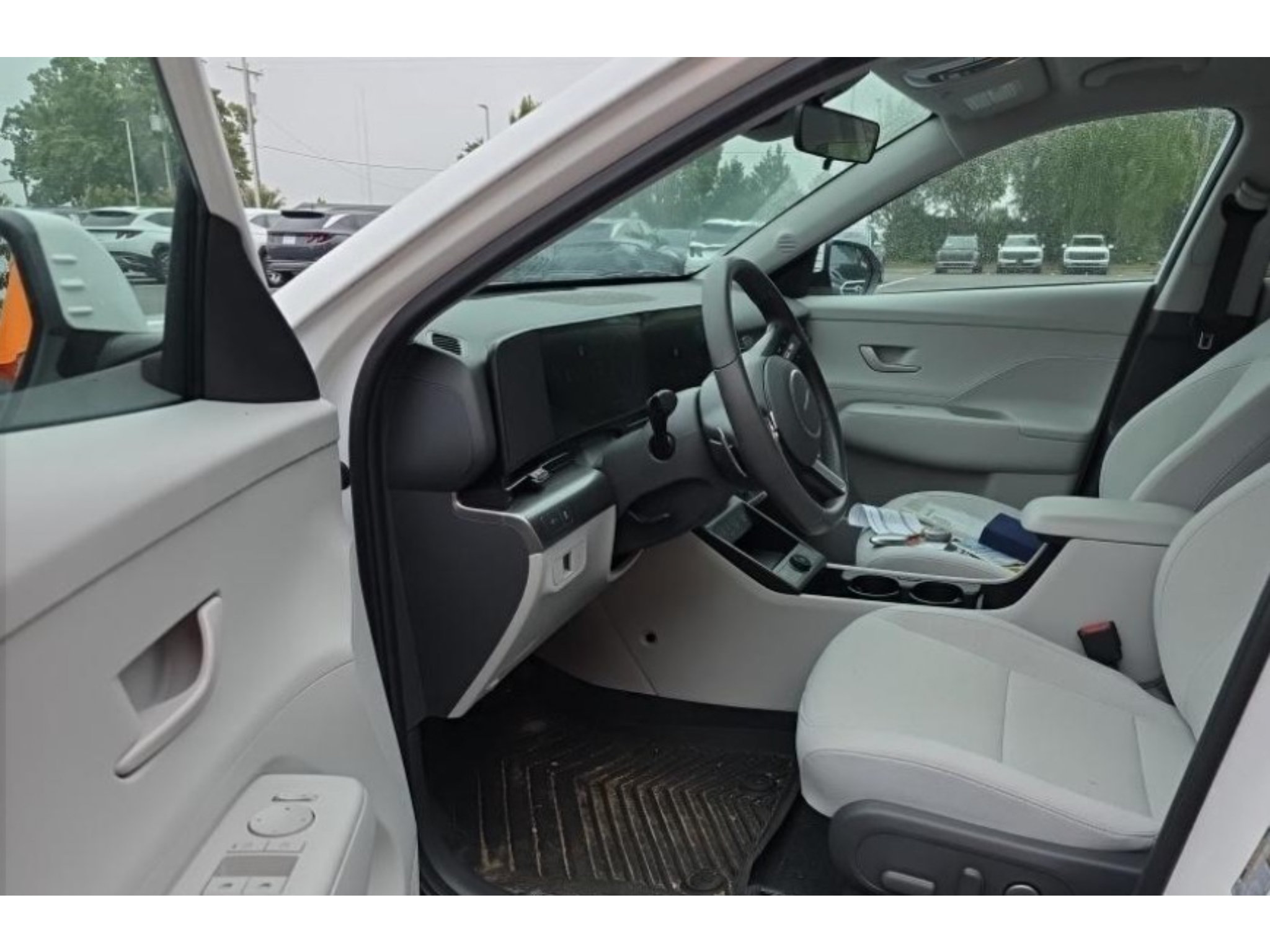 Used 2024 Hyundai Kona SEL FWD image 5