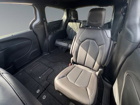 New 2026 Chrysler Pacifica Select image 13