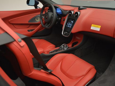 Used 2019 McLaren 570S Spider RWD image 26