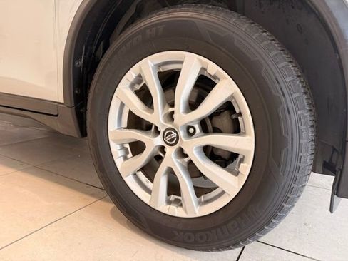 Used 2018 Nissan Rogue SV AWD/4WD image 6