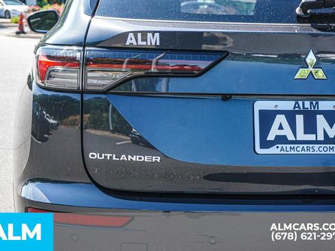 Used 2025 Mitsubishi Outlander SE FWD image 12