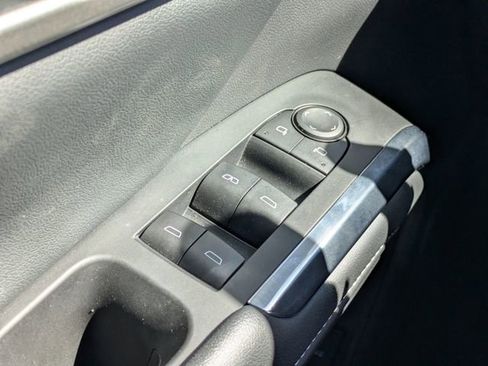Used 2025 Chevrolet Traverse LT FWD image 25
