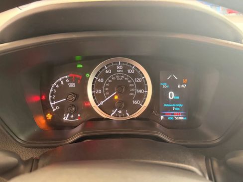 Used 2020 Toyota Corolla LE image 17