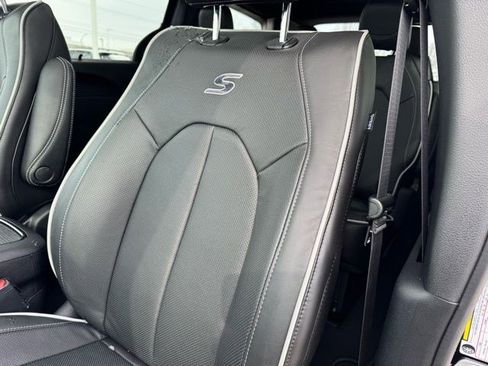 New 2026 Chrysler Pacifica Limited AWD/4WD image 31