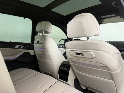 Used 2025 BMW X5 M60i AWD/4WD image 29