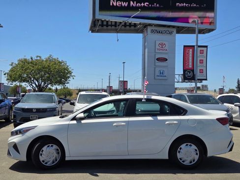 Used 2024 Kia Forte LX FWD image 4
