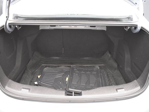 Used 2017 Chevrolet Cruze LT image 17