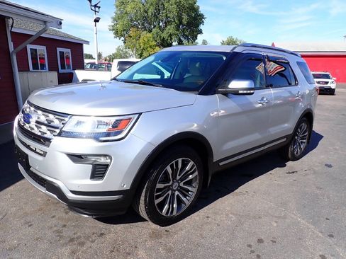 Used 2018 Ford Explorer Platinum AWD/4WD image 3