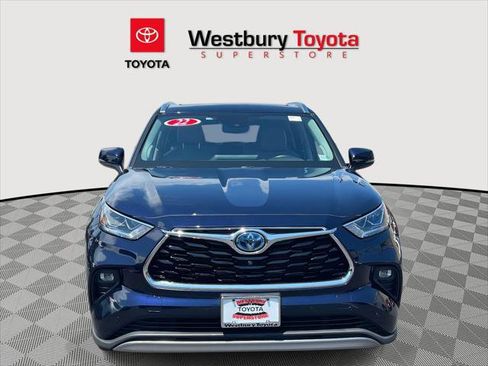 Certified 2022 Toyota Highlander Platinum image 3
