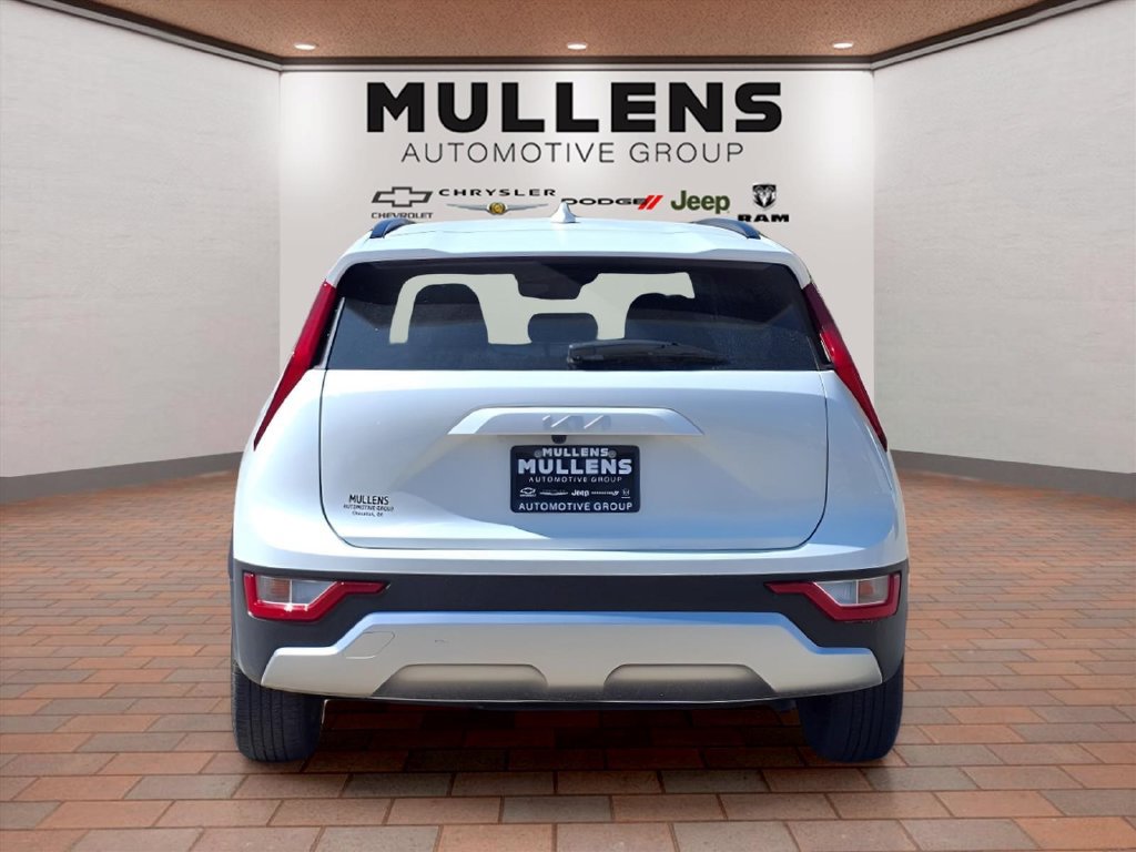 Used 2025 Kia Niro LX FWD image 6