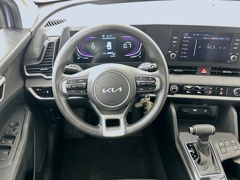 Used 2025 Kia Sportage LX image 17