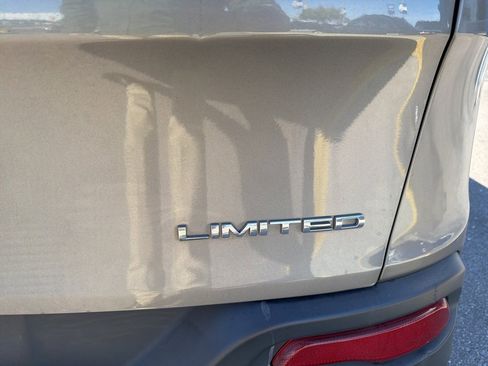 Used 2017 Jeep Cherokee Limited image 9