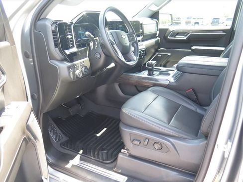 Used 2023 Chevrolet Silverado 1500 LTZ w/ LTZ Convenience Package II AWD/4WD image 9