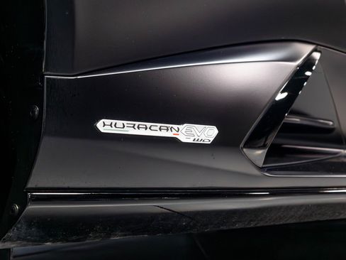 Used 2021 Lamborghini Huracan EVO RWD image 49