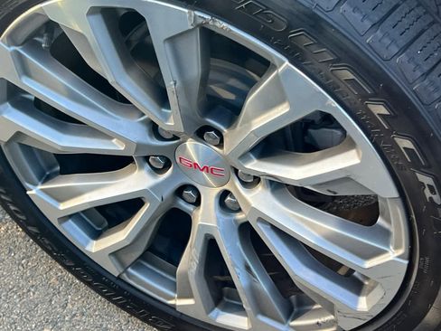 Used 2021 GMC Yukon Denali w/ Denali Premium Package image 22