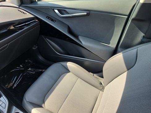 Certified 2024 Kia Niro EX Touring FWD image 15