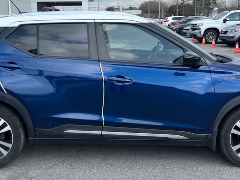 Used 2020 Nissan Kicks SR image 10