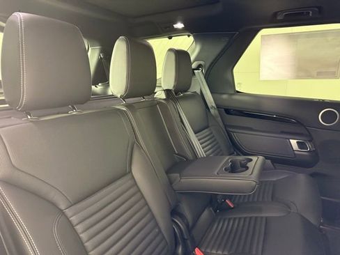 Certified 2025 Land Rover Discovery S image 28