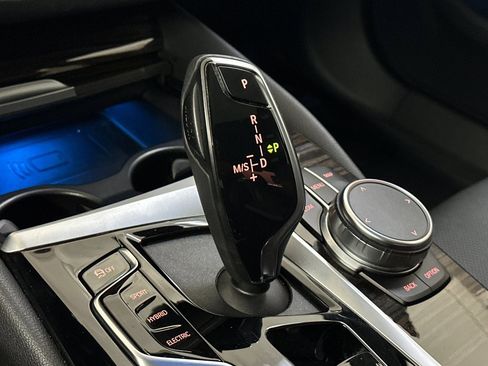 Used 2022 BMW 530e w/ Premium Package image 19