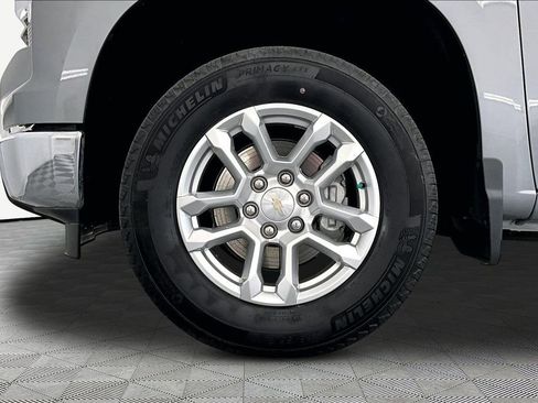 Used 2024 Chevrolet Silverado 1500 LT AWD/4WD image 9