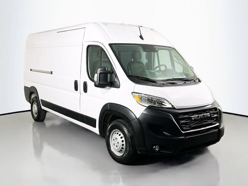 Used 2025 RAM ProMaster 2500 w/ Convenience Group FWD image 3