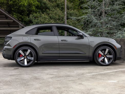 New 2026 Porsche Macan GTS Electric AWD/4WD image 12