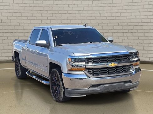 Used 2018 Chevrolet Silverado 1500 LT w/ Trailering Package RWD image 3