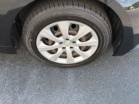 Used 2021 Toyota Corolla LE FWD image 36