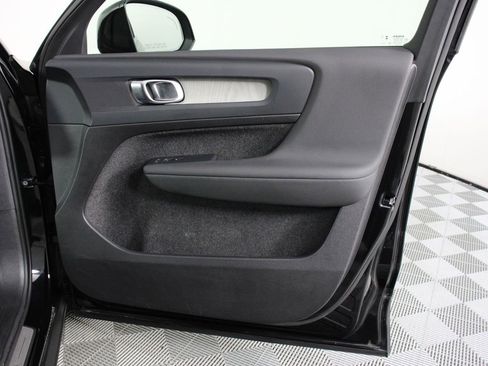 Used 2025 Volvo XC40 B5 Plus AWD/4WD image 21