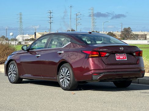 Used 2024 Nissan Altima 2.5 SV image 6