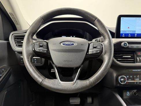 Used 2021 Ford Escape SE w/ SE Sport Appearance Package image 18