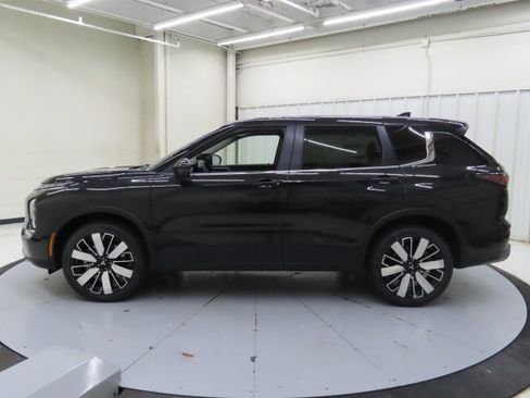 New 2025 Mitsubishi Outlander SE image 6