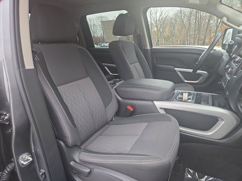 Used 2024 Nissan Titan SV w/ SV Convenience Package image 24