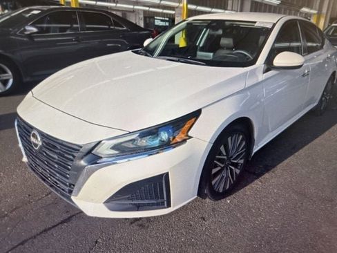 Used 2023 Nissan Altima 2.5 SV image 4