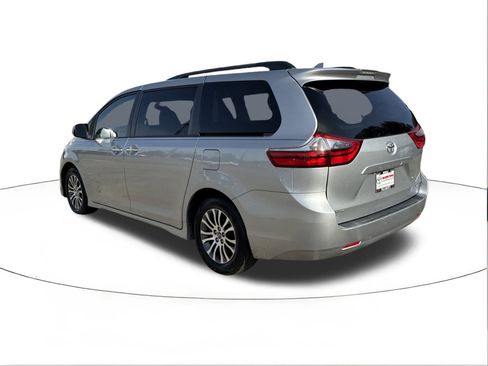 Used 2020 Toyota Sienna XLE Premium image 5