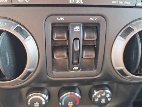 Used 2015 Jeep Wrangler Unlimited Sport w/ Quick Order Package 24S AWD/4WD image 30