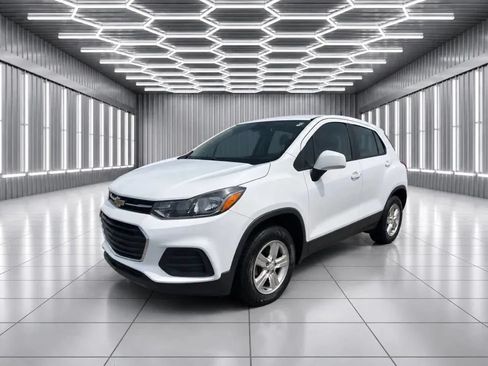 Used 2019 Chevrolet Trax LT w/ LT Convenience Package AWD/4WD image 1