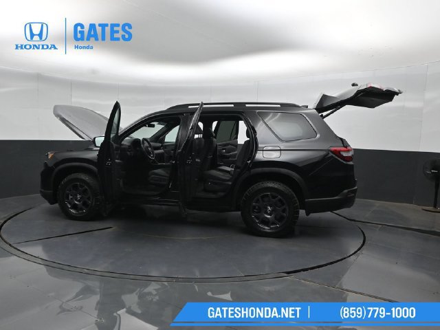 Used 2025 Honda Pilot TrailSport image 57