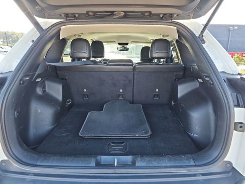 Used 2019 Jeep Cherokee Latitude Plus w/ Comfort/Convenience Group FWD image 15