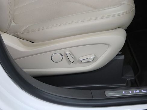 Used 2020 Lincoln Nautilus Reserve w/ Equipment Group 201A image 28