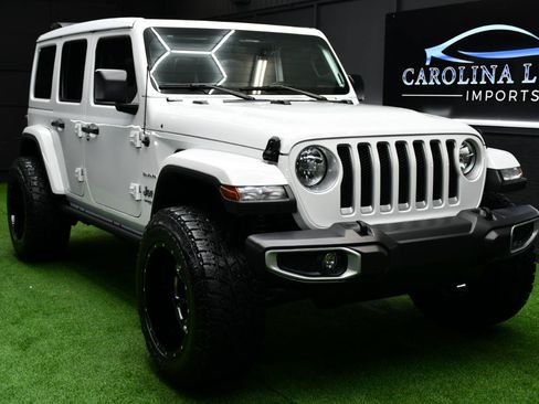 Used 2018 Jeep Wrangler Unlimited Sahara AWD/4WD image 5